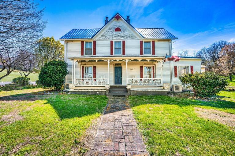     
Farmhouse ∙ 10 guests ∙ 4 bedrooms
