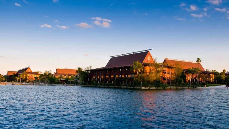 Resort Bay Lake