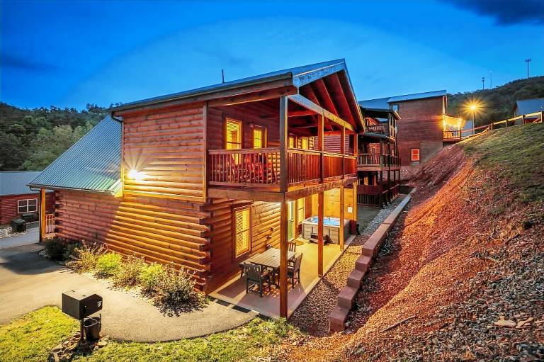     
Cabin ∙ 8 guests ∙ 3 bedrooms
