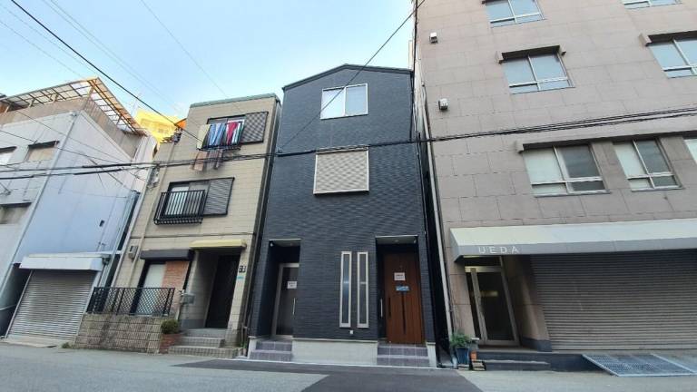House 2 Chome-10 Shikitsunishi