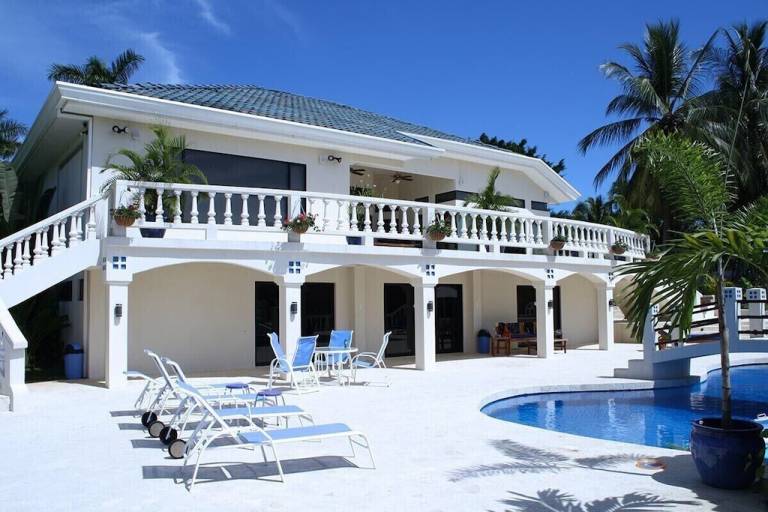 House Tango Mar