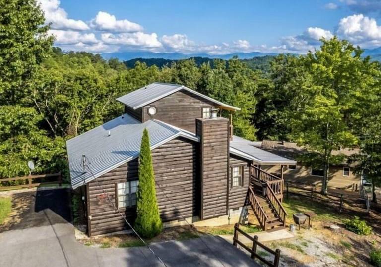     
8 guests ∙ 3 bedrooms
