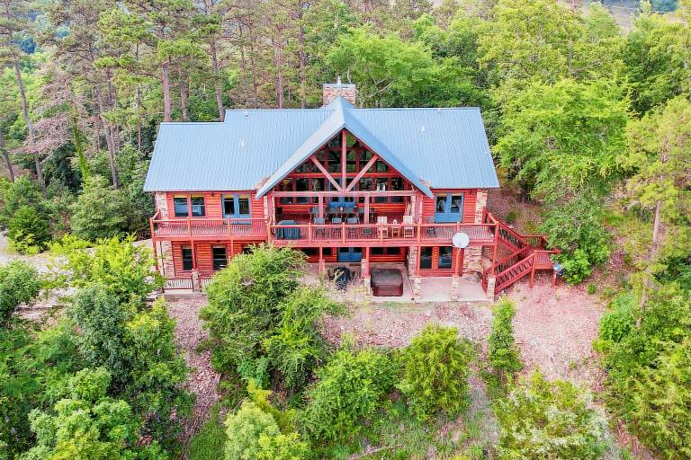     
House ∙ 19 guests ∙ 5 bedrooms
