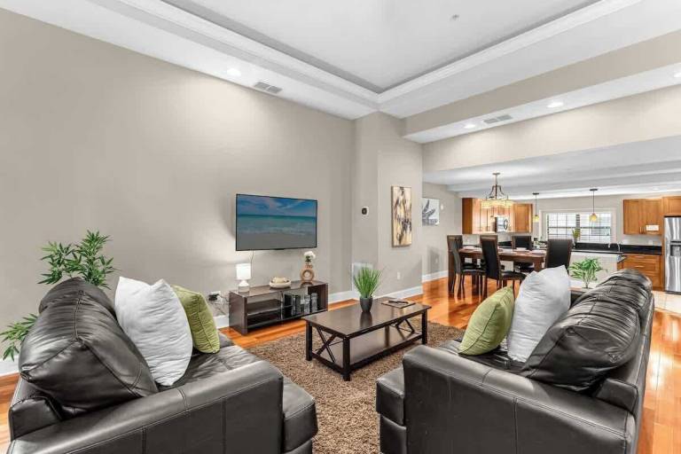     
9 guests ∙ 4 bedrooms

