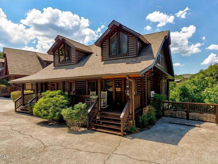    
Cabin ∙ 6 guests ∙ 3 bedrooms
