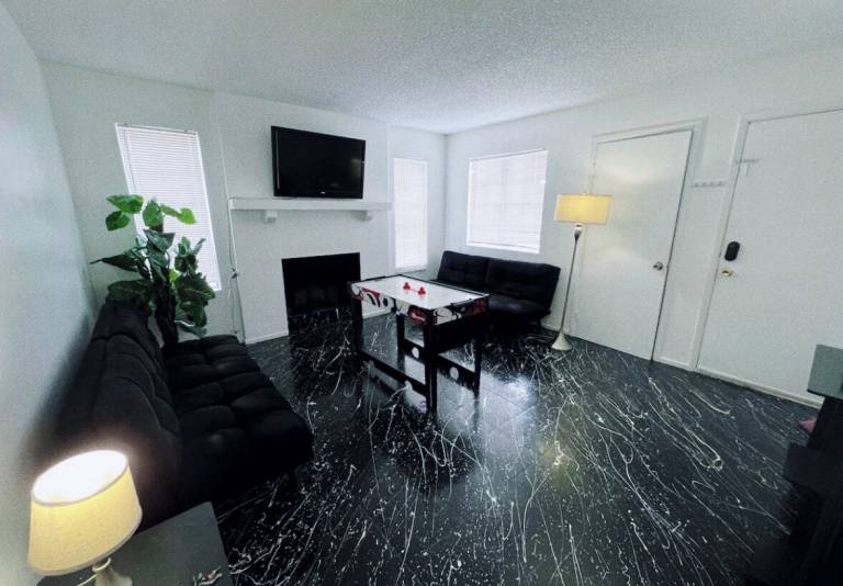     
5 guests ∙ 2 bedrooms
