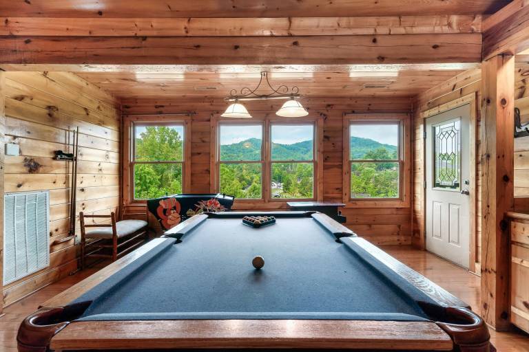     
32 guests ∙ 13 bedrooms
