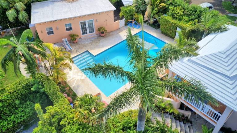 Cabin Bermuda