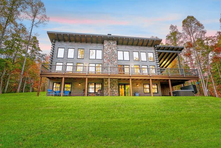     
Cabin ∙ 16 guests ∙ 6 bedrooms
