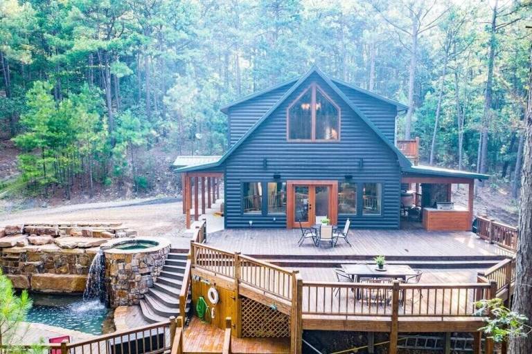     
Cabin ∙ 9 guests ∙ 3 bedrooms
