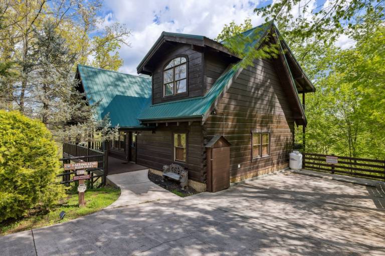     
Cabin ∙ 12 guests ∙ 4 bedrooms
